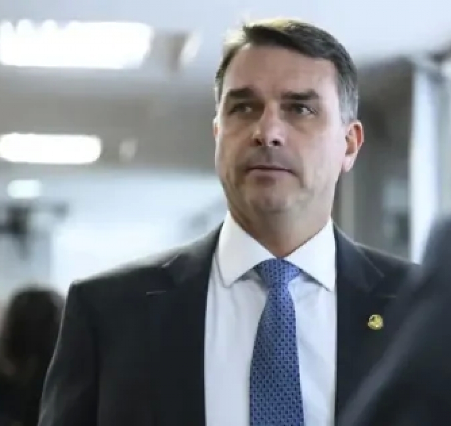 Flávio Bolsonaro volta a defender castração química após morte de bebê de 10 meses
