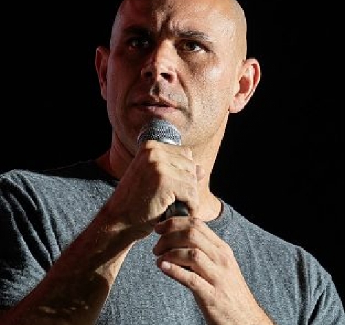 Abílio: “Se você ver uma mulher apanhando, não fique olhando. Meta a porrada em quem estiver agredindo.”