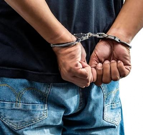 Homem é preso após invadir casa e tentar matar jovem