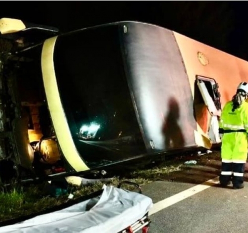 Acidente de madrugada Ônibus com 36 passageiros tomba em rodovia de MT; 9 ficam feridos