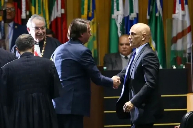 Bolsonaro pede a Moraes autorização para manifestações políticas e visitas
