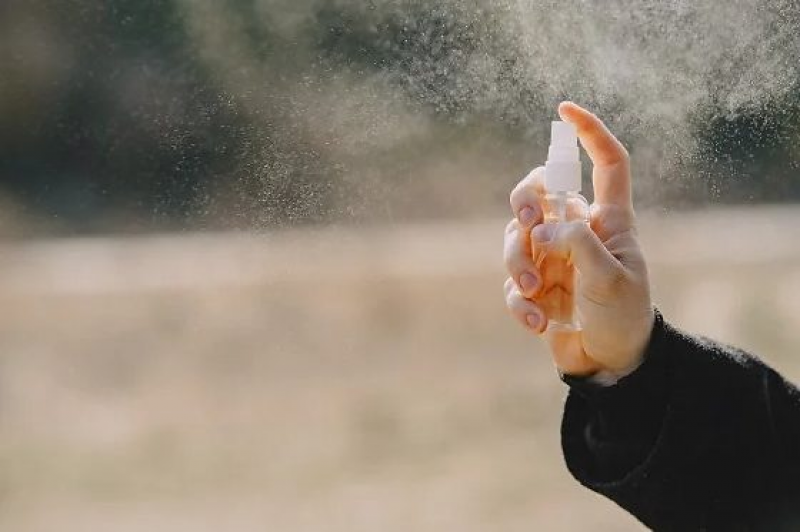 Lei autoriza mulheres maiores de 18 anos a comprar e portar spray de pimenta para defesa pessoal