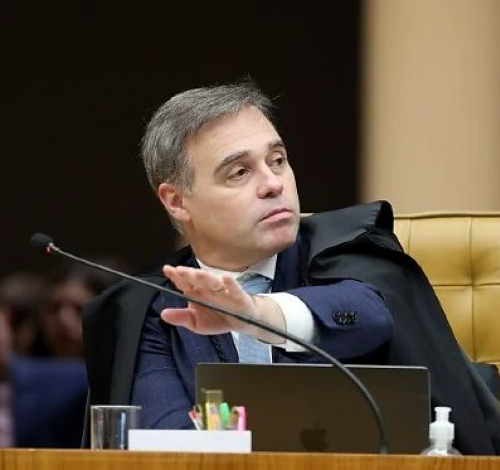 Mendonça avalia manter no STF investigação contra Lulinha e rejeitar pedido da PGR