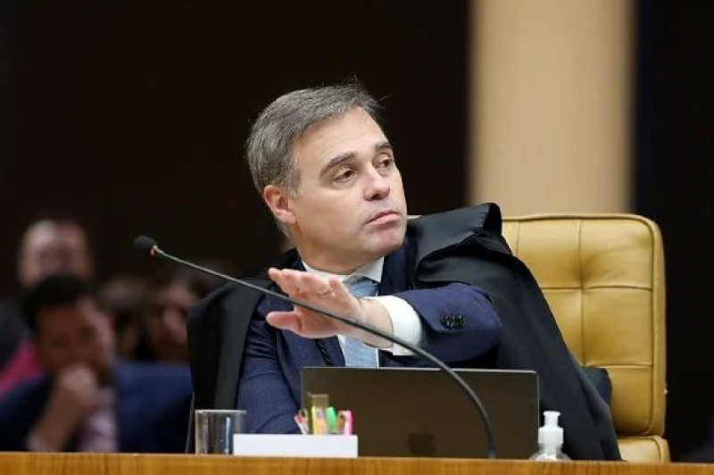 Mendonça avalia manter no STF investigação contra Lulinha e rejeitar pedido da PGR
