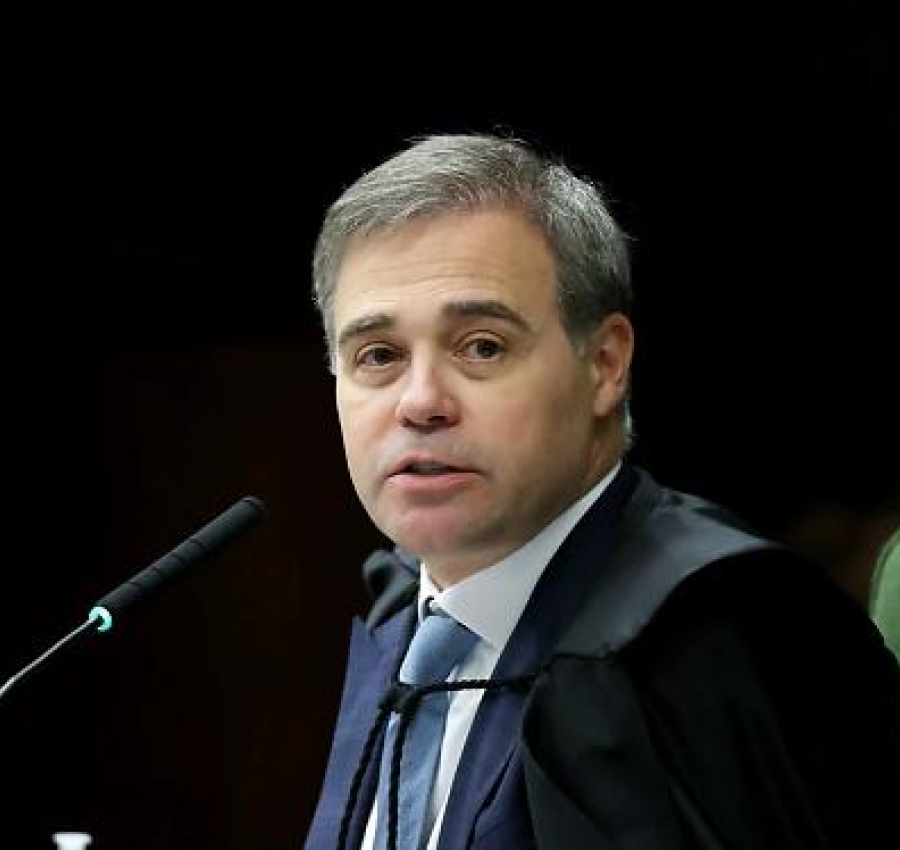 André Mendonça diz que juiz não deve ter como objetivo ficar rico