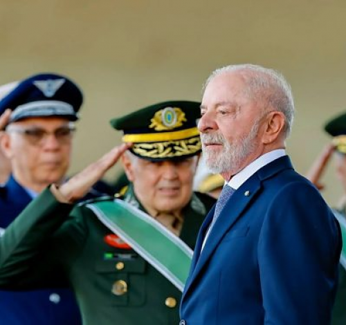 PAPELÃO: Lula abandona entrevista ao ser questionado sobre esquemas de Lulinha e Marcola