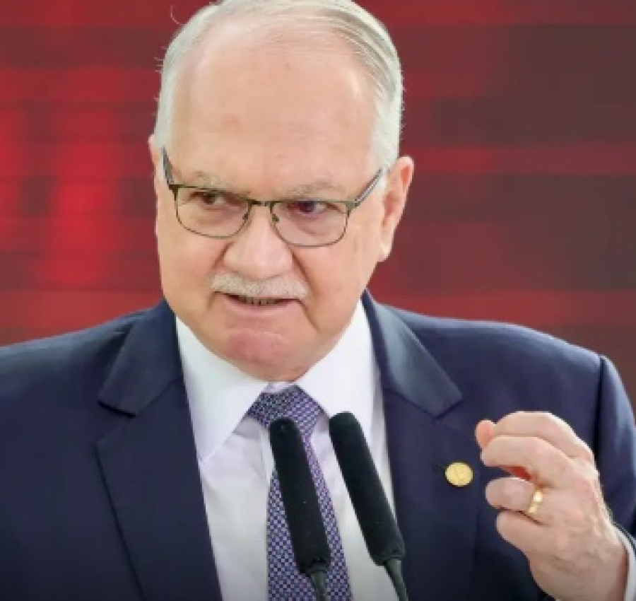 Fachin dá 5 dias para Mendonça e Gonet responderem acusação de Moraes