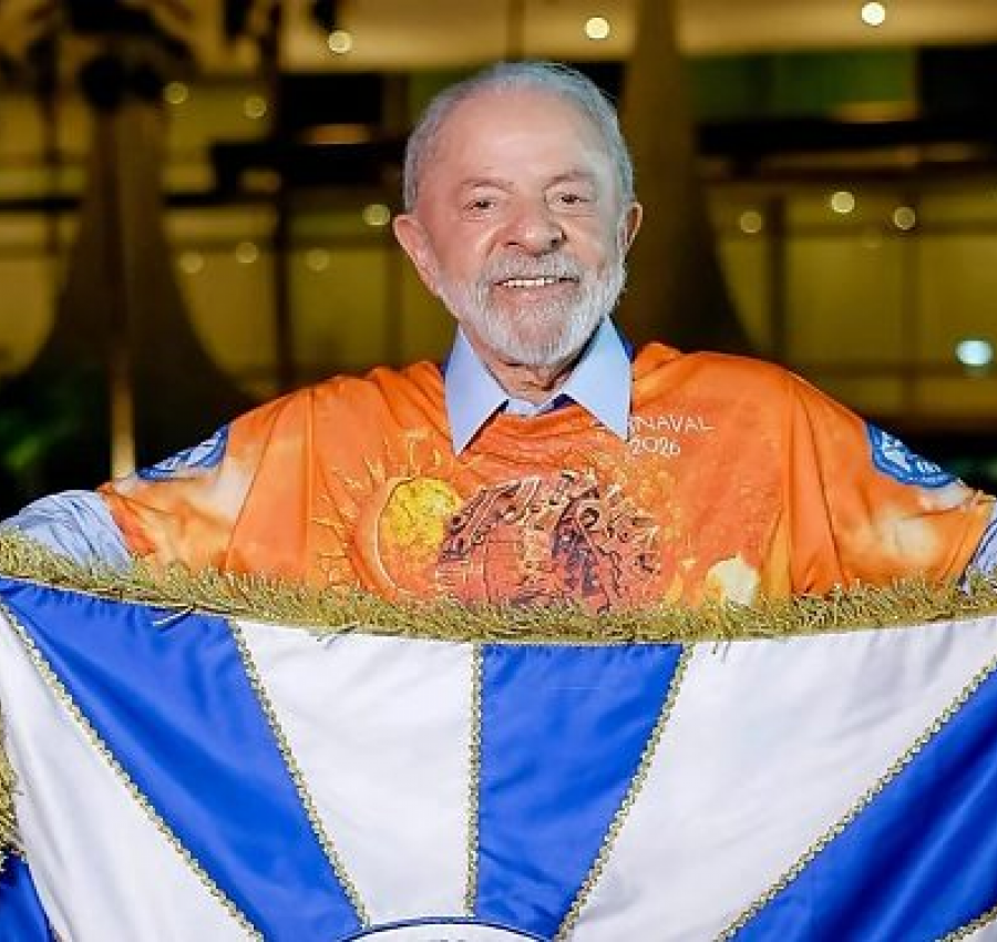 TSE aceita ação de Flávio Bolsonaro contra Lula por desfile de Carnaval