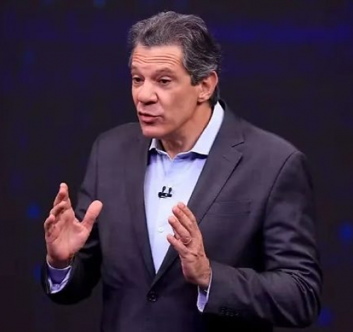 Fake news contra Flávio é liberada por Dino enquanto Justiça manda retirar posts contra Haddad