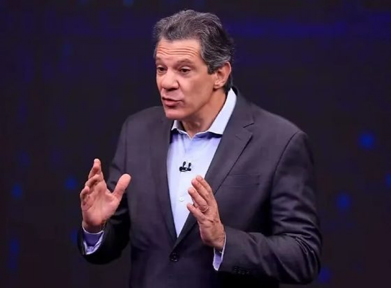 Fake news contra Flávio é liberada por Dino enquanto Justiça manda retirar posts contra Haddad