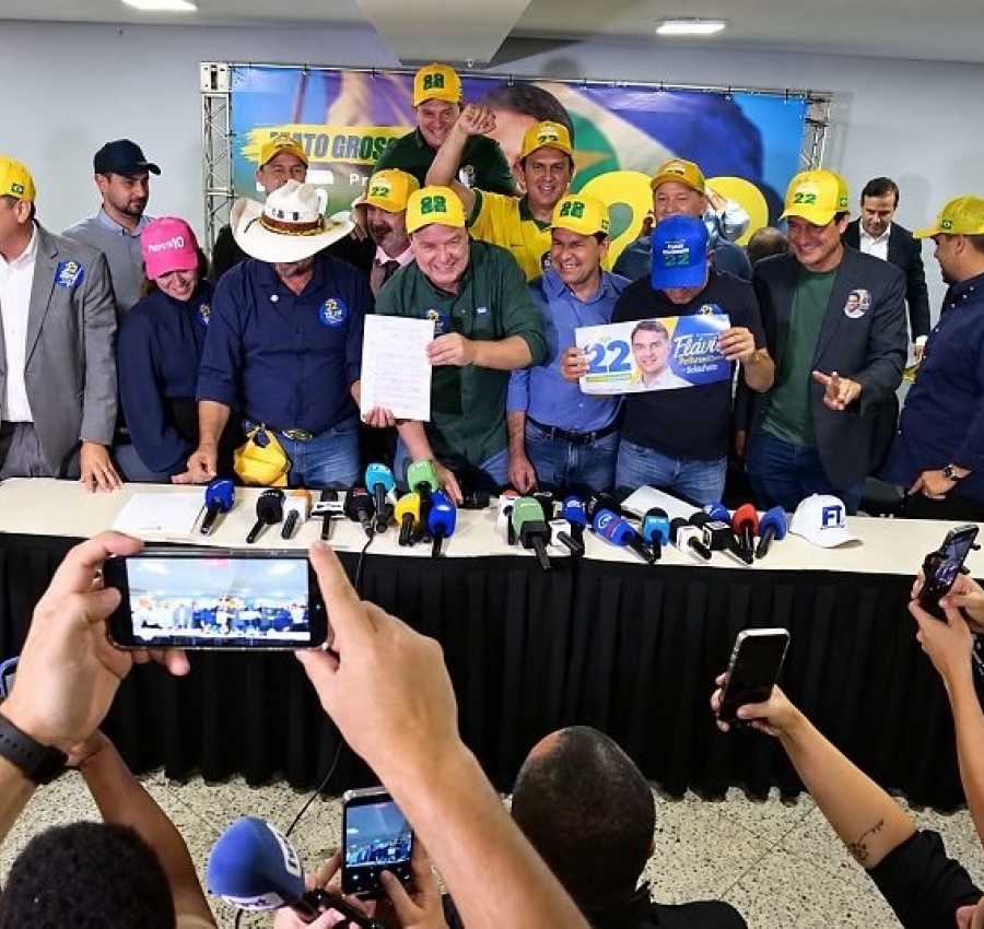 Max Russi reúne deputados e apresenta carta em defesa da eleição de Flávio Bolsonaro à Presidência