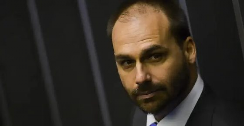 Moraes manda prender Eduardo Bolsonaro