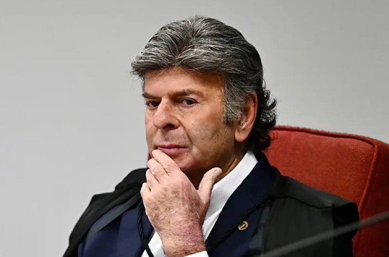 Fux manda liberar documentos de Moraes em ação que questiona condenação de Bolsonaro