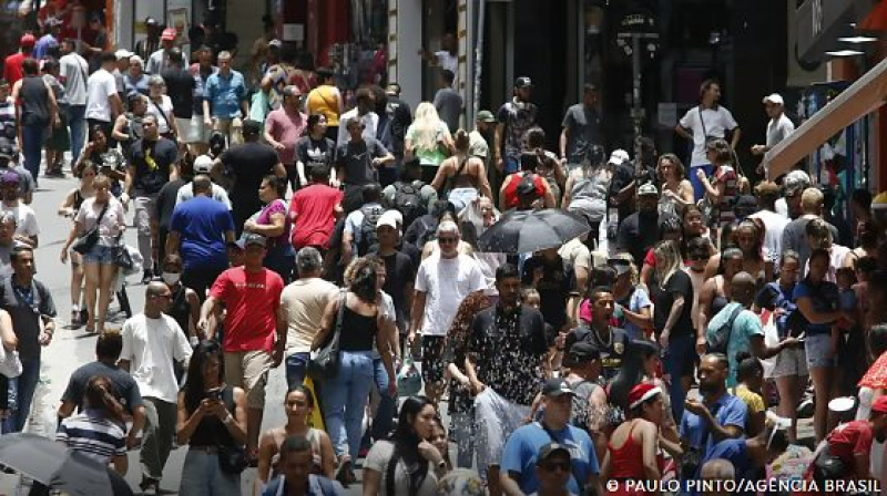 Tragédia: 74% da população está economizando com comida para pagar moradia
