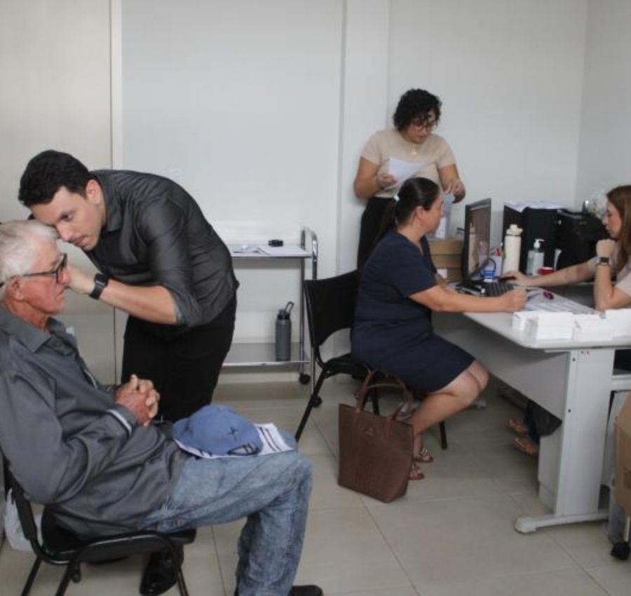 NOVA MONTE VERDE ZERA FILA DE ESPERA POR APARELHOS AUDITIVOS: O município de Nova Monte Verde, alcançou importante conquista na área da saúde, focando na fila de espera por aparelhos auditivos que foi zerada.