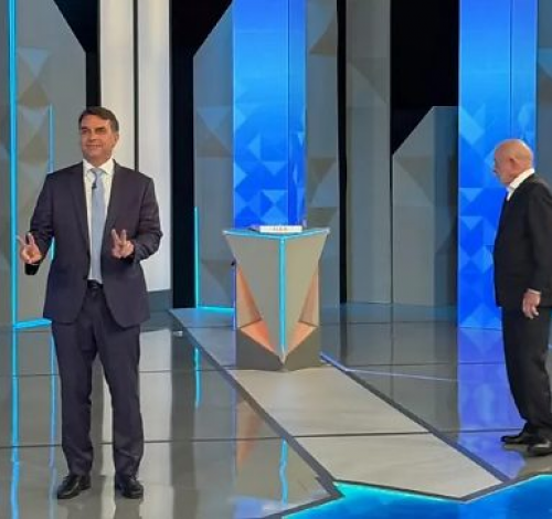 Quaest coloca Flávio Bolsonaro à frente de Lula na véspera do segundo turno