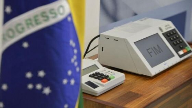 TSE suspende contabilização de votos após decisão que estendeu votação até as 19h