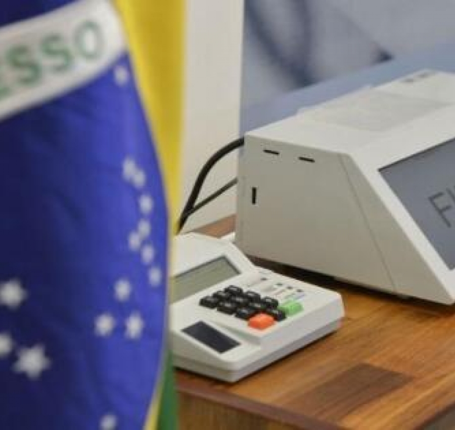TSE suspende contabilização de votos após decisão que estendeu votação até as 19h