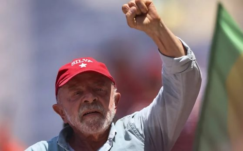 Vitória de Lula faz risco-país disparar 26% e atingir maior nível em 16 meses