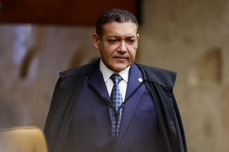 Nunes Marques dá 10 dias para PGR se manifestar sobre revisão da pena de Bolsonaro