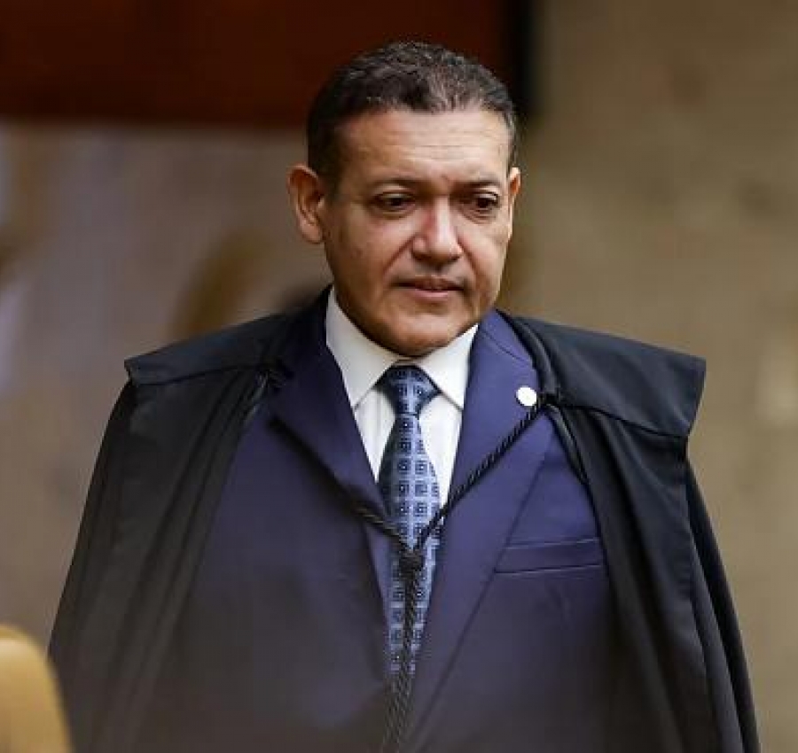 Nunes Marques dá 10 dias para PGR se manifestar sobre revisão da pena de Bolsonaro