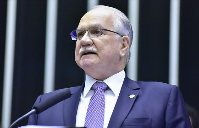 Fachin devolve inquérito do INSS a Mendonça e mantém caso Master sob sua relatoria