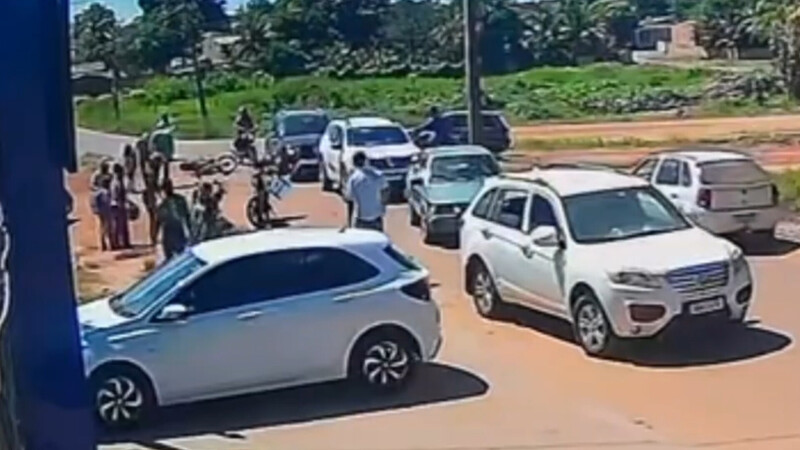 Moradores cobram quebra-molas na Rua Lauro Leite, em Peixoto de Azevedo, após sequência de acidentes