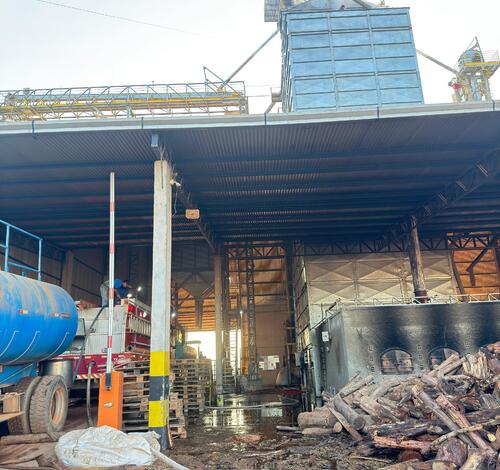Incêndio atinge secador de grãos na zona rural de Novo Mundo; Corpo de Bombeiros atua por mais de 7 horas para controlar as chamas