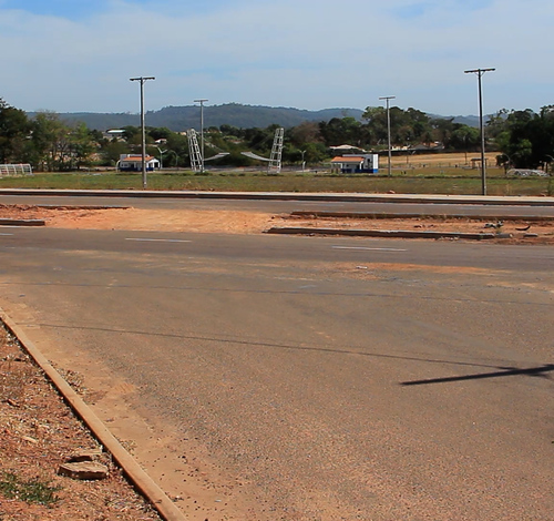 Veja o Vídeo; Jovem é atingida por carro na Avenida Rotary Internacional em Guarantã do Norte