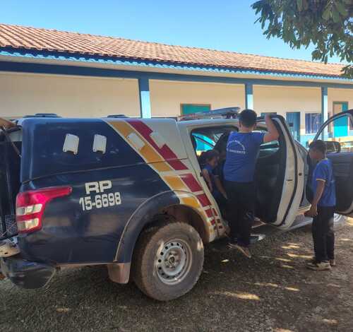 Polícia Militar promove interação com alunos da Escola Sol Nascente, na Linha 38