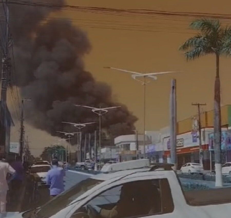 Incêndio atinge supermercado em Nova Monte Verde; equipes trabalham para controlar as chamas