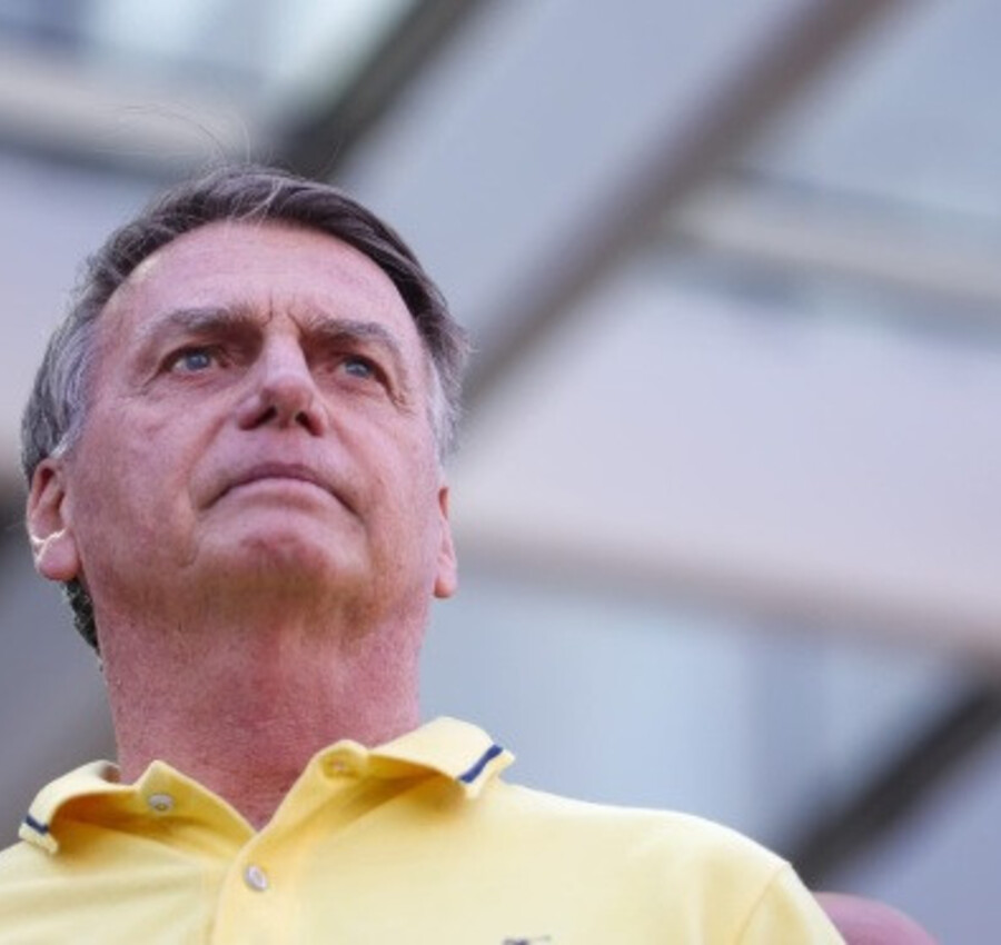 Moraes mantém prisão domiciliar de Bolsonaro, mas autoriza visita médica