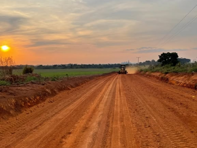 MT-389 recebe melhorias com cascalhamento realizado pela Prefeitura de Novo Mundo