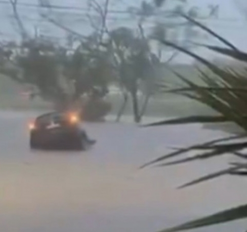 Mulher de 26 anos morre ao ter carro arrastado durante temporal