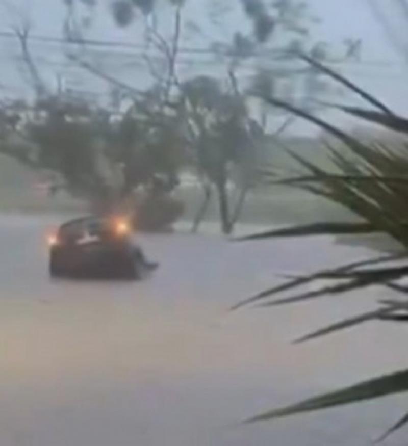 Mulher de 26 anos morre ao ter carro arrastado durante temporal