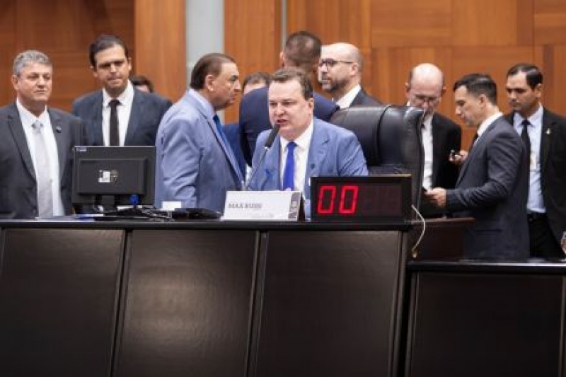 Seis deputados “travam” votação de orçamento de R$ 40,7 bilhões