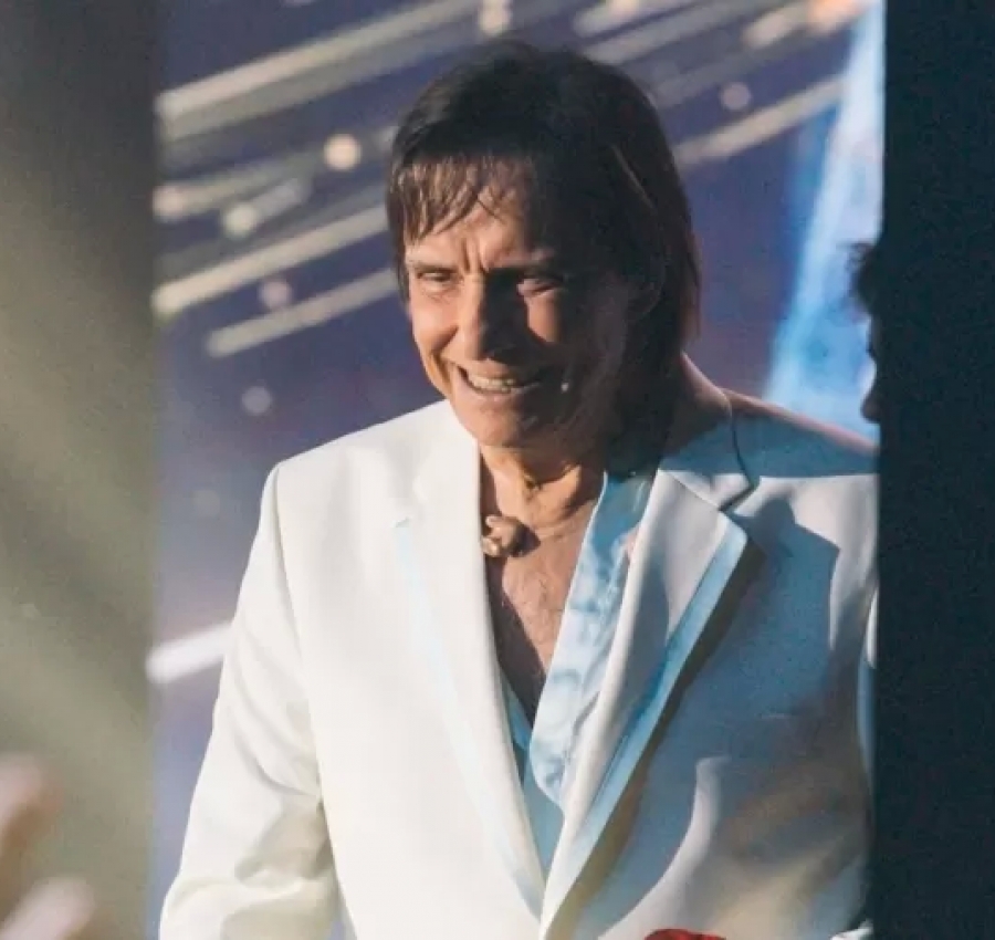 Roberto Carlos passa bem após acidente com Cadillac durante gravação em Gramado