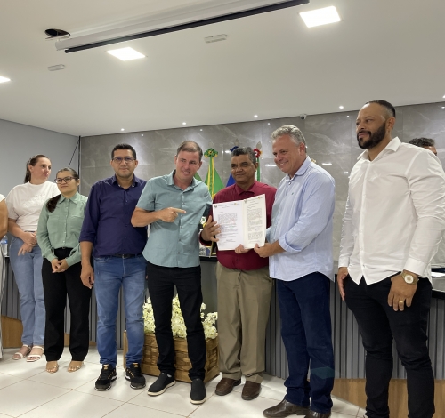 Novo Mundo realiza maior entrega de títulos urbanos da história do município