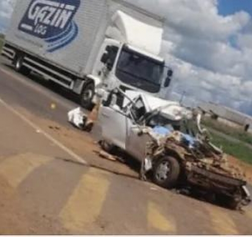 Mulher e menino morrem em colisão entre carro e carreta na BR-163