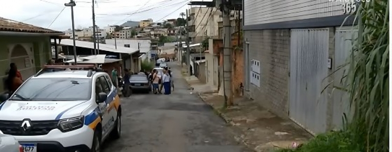 Homem é preso após matar toda a família a facadas