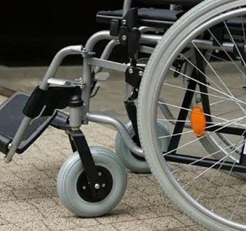 Investigação Família encontra cadeirante morto e filho suspeita de assassinato devido terreno