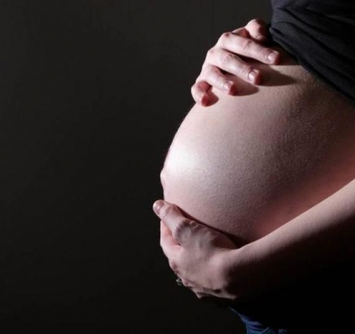 Grávida de 6 meses é espancada e estuprada dentro de casa em MT