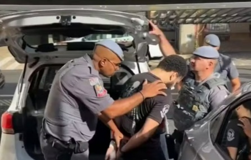 Mulher atacada pelo filho com facão e abandonada na piscina da casa da família tem parte do braço amputado no interior de SP