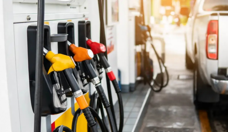 Mercado internacional aumenta preço do petróleo e sindicato prevê novos reajustes no Brasil