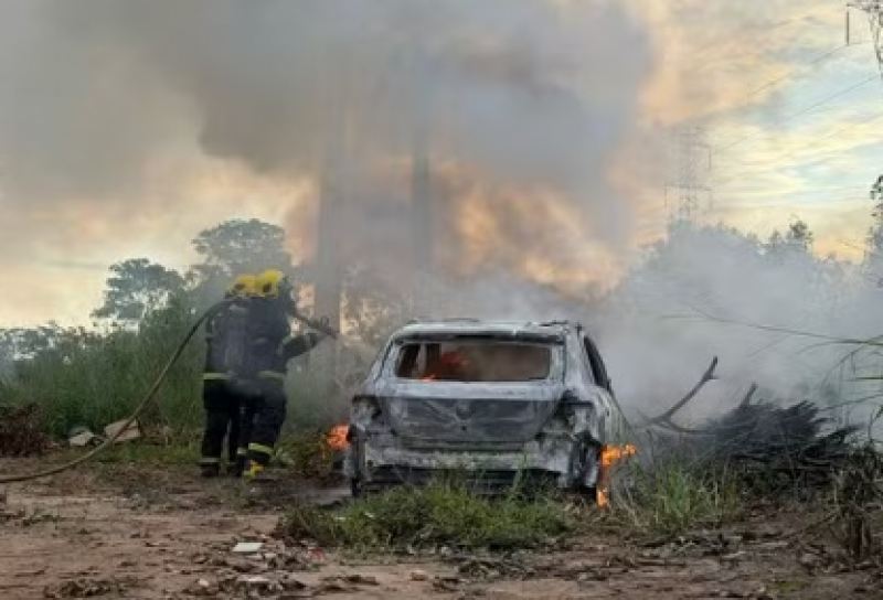 Homem incendeia o próprio carro após descobrir que veículo valia menos de R$ 5 mil em Sorriso