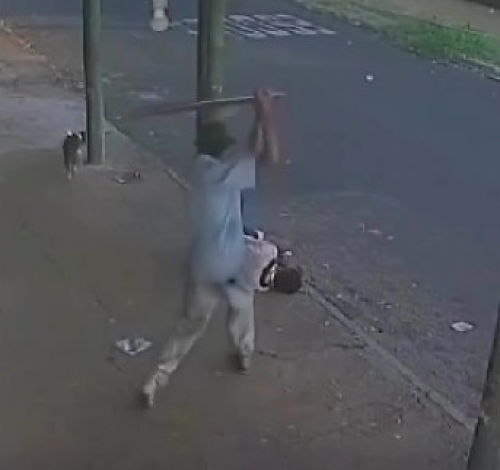 Homem em situação de rua é agredido brutalmente enquanto dormia na calçada