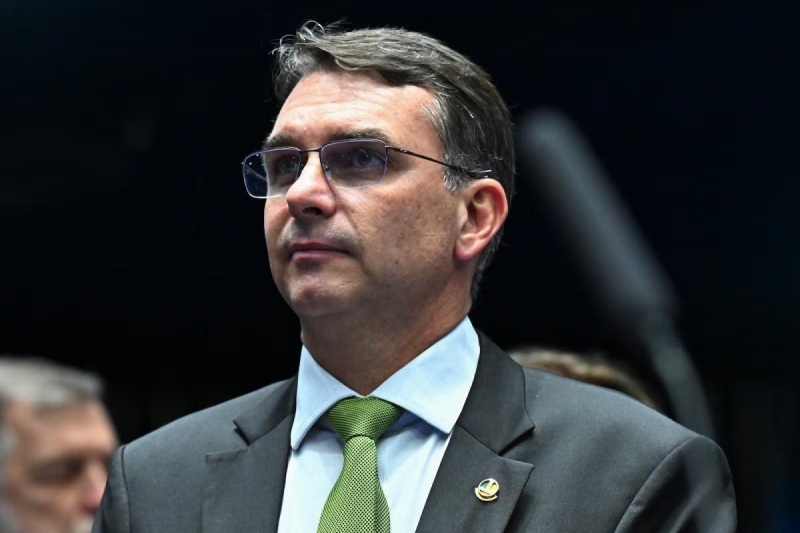 Cúpula do PL tenta trazer Flávio Bolsonaro a Cuiabá, mas agenda fica restrita a Sinop