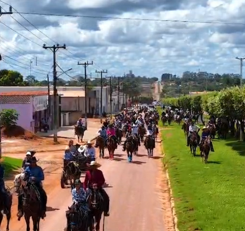 CAVALGADA ABRE COM TRADIÇÃO E EMOÇÃO A PROGRAMAÇÃO DA EXPO NOVO MUNDO 2026