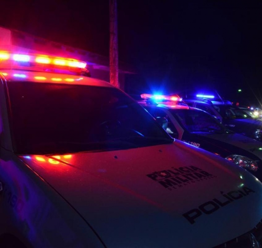 Mulher é empurrada de moto e fica ferida; companheiro é preso