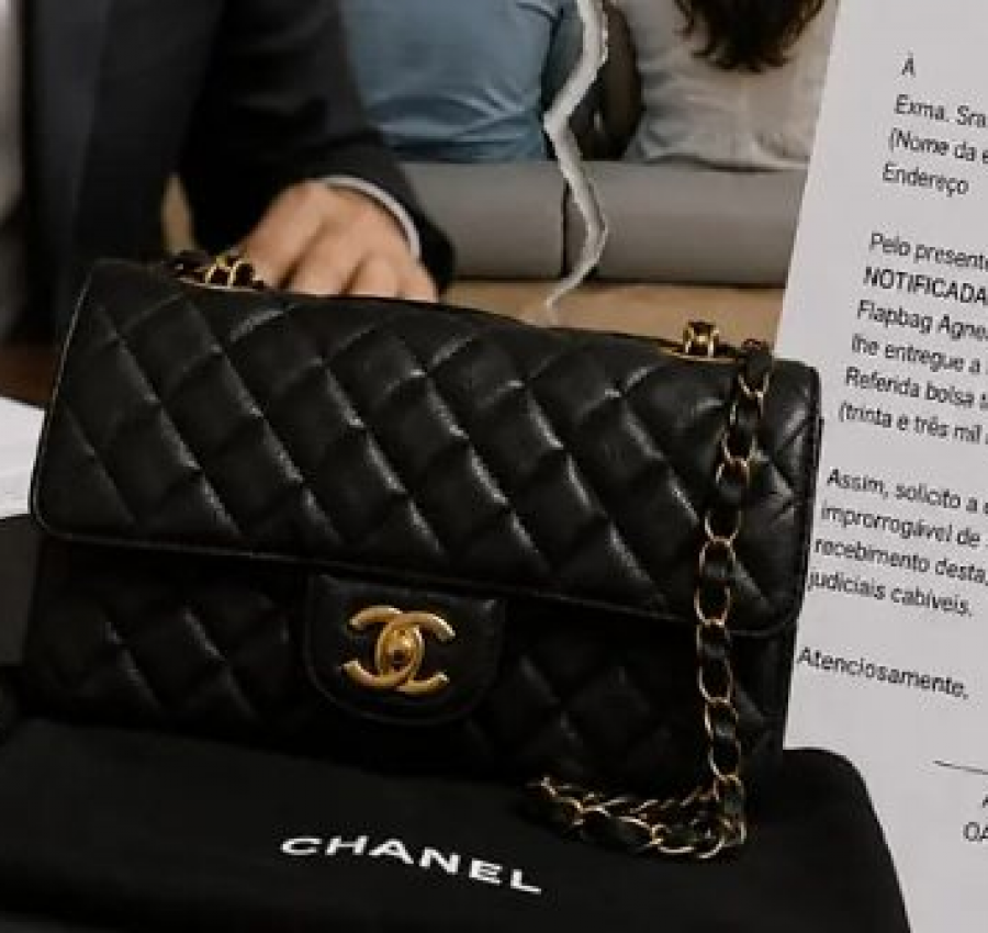 Ex-marido exige devolução de bolsa Chanel dada durante casamento
